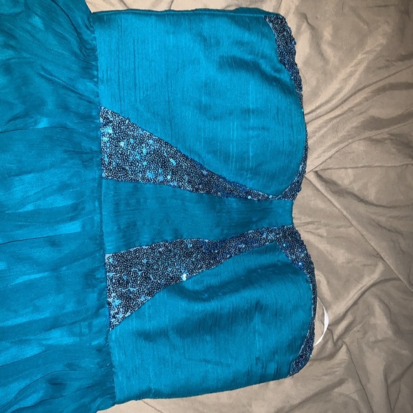 Prom dress - Picture 5 of 5